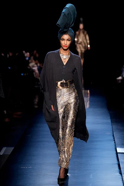 Look 27